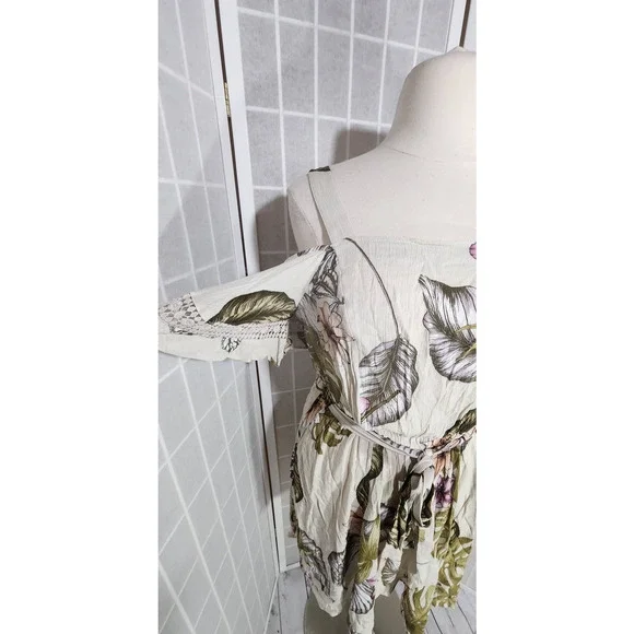 Size: 16 / S - NWT City Chic Women Cold Shoulder Floral Playsuit Romper Plus - Picture 5 of 5